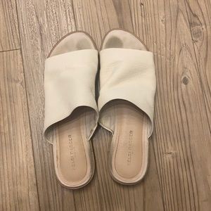 Kelsie Dagger Cream Slides